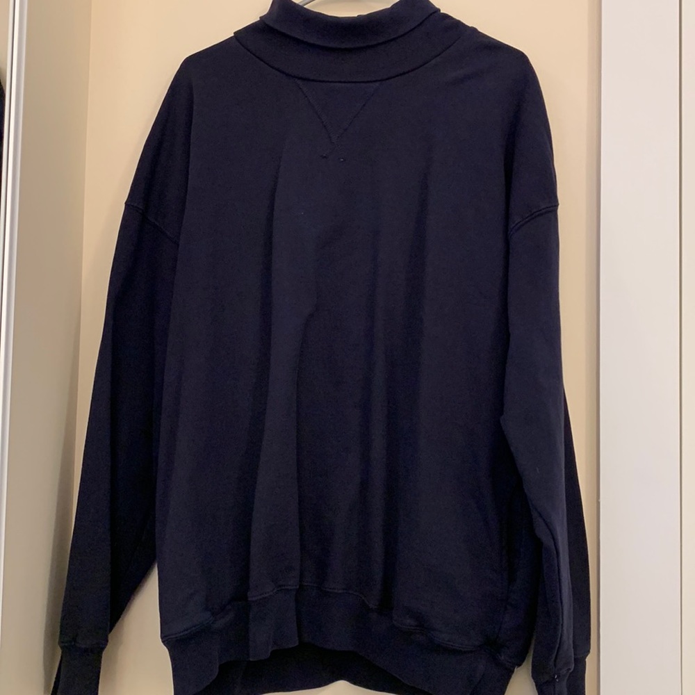 Brandy Melville Sweatshirt in Navy Blue